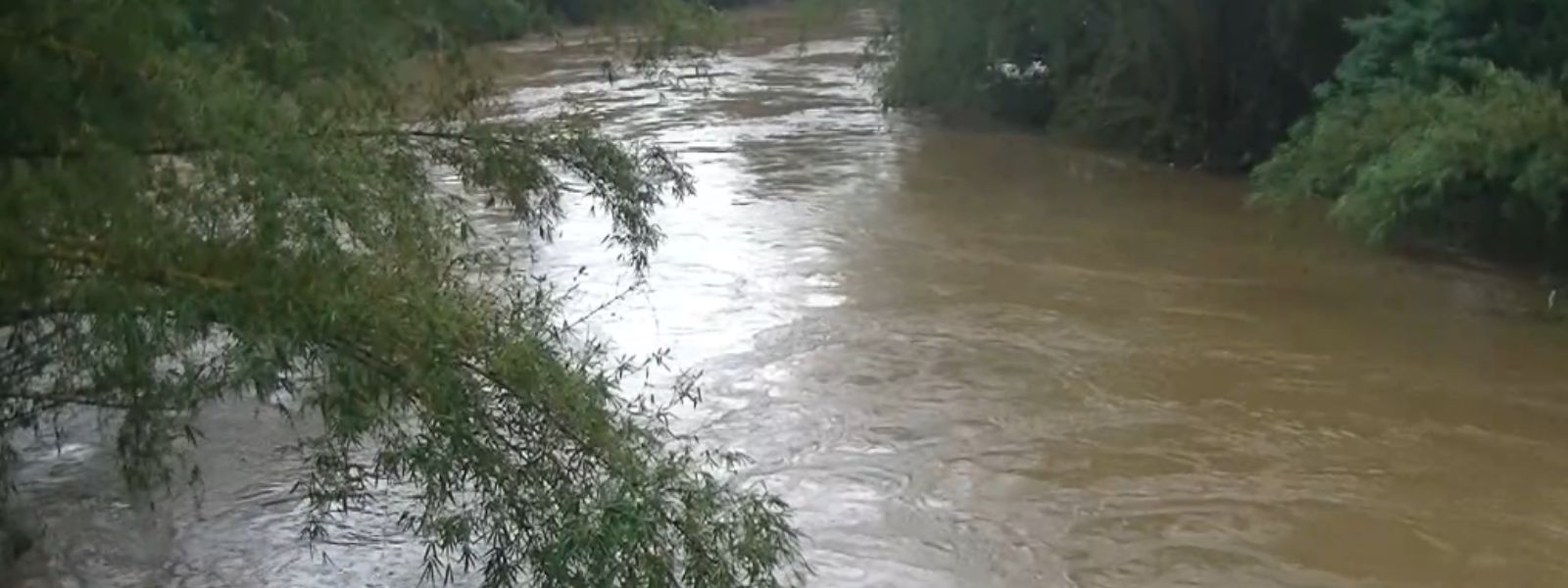 16 houses flooded in Nawalapitiya as rivers rise